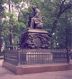 Памятник в Летнем саду - С.-Пб.