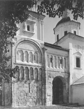 Боголюбово, Лестничная башня замка 1158-1165 г.